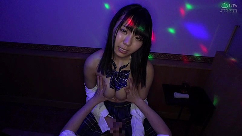 日本最大の繁華街にある「老舗おっぱいパブ」でオキニの嬢が騎乗位生ハメで中出しするまで 稲場るか サンプル画像 7