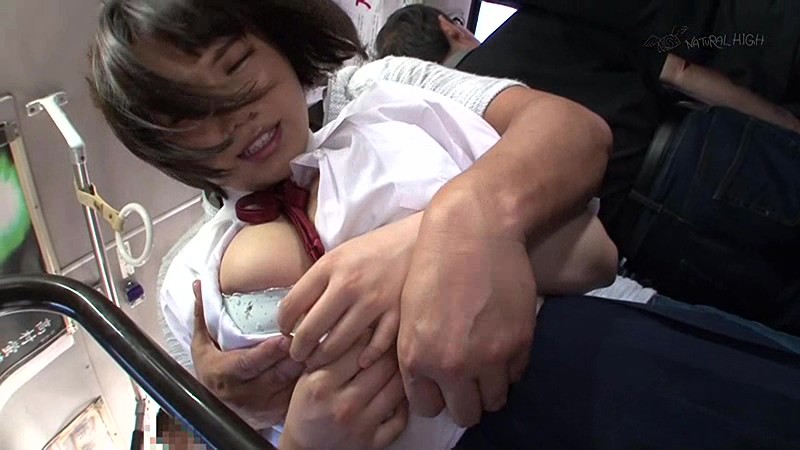 満員バスで背後から制服越しにねっとり乳揉み痴●され腰をクネらせ感じまくる巨乳女子校生 2 サンプル画像 6