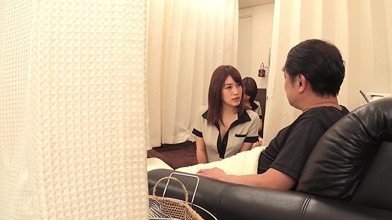 足つぼマッサージ店でユニフォームからコボレ出たボインに反応しちゃった俺。開き直って勃起チ○コを見せつけたら性交渉ができるのか? サンプル画像 8