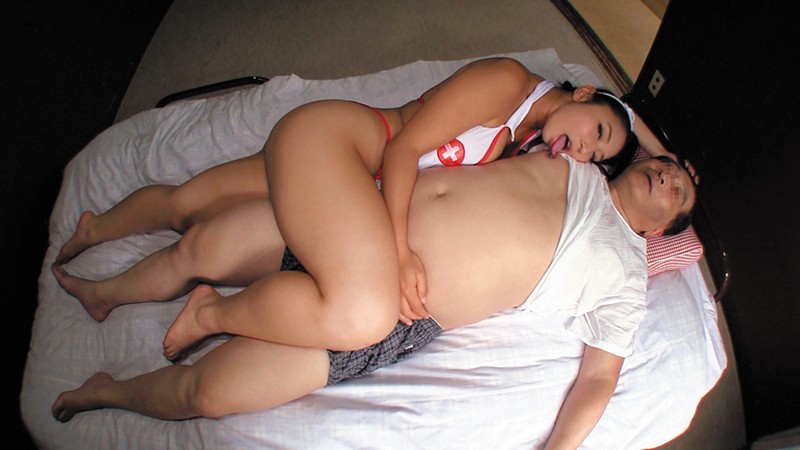乳首びんびんドスケベ介護士 でか乳輪ガチムチ猥褻ボディの淫乱痴女 サンプル画像 6