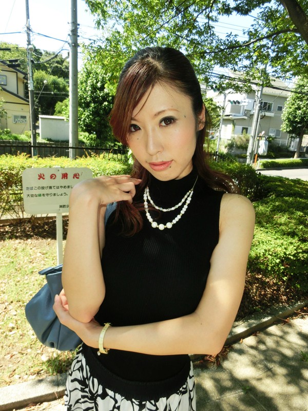 巨乳淫乱の美脚婦人 サンプル画像 1