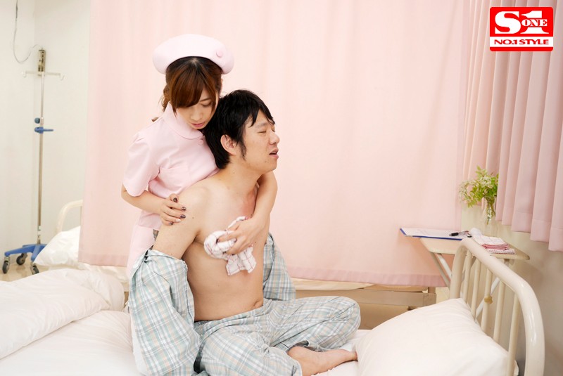 無意識のうちに胸を押し当てる巨乳お姉さんがけしからん 奥田咲 サンプル画像 1